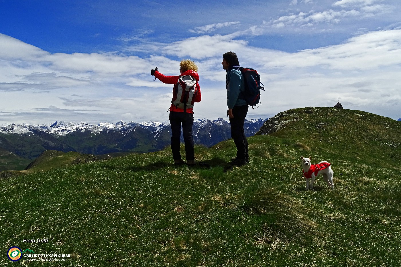 43 Il panorama si allarga verso le Alpi Orobie.JPG -                                